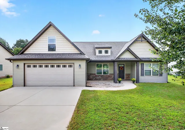 Photo 1 of Single family home for sale at 369 Silver Lake Rd, Duncan, SC 29334 | MLS# 1604848 | Listing updated on 2026-10-06