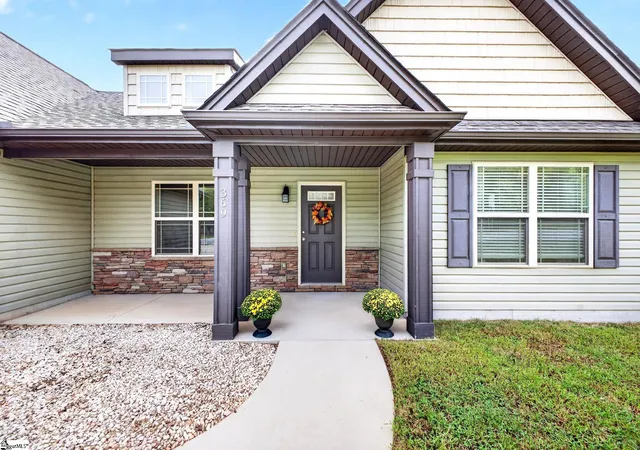 Photo 2 of Single family home for sale at 369 Silver Lake Rd, Duncan, SC 29334 | MLS# 1604848 | Listing updated on 2026-10-06