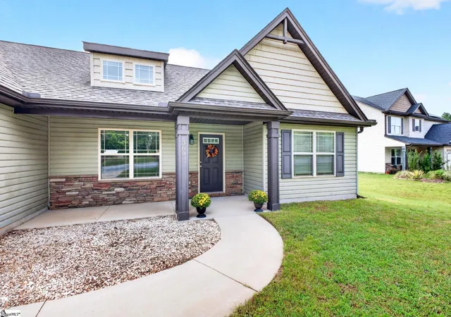 Photo 3 of Single family home for sale at 369 Silver Lake Rd, Duncan, SC 29334 | MLS# 1604848 | Listing updated on 2026-10-06