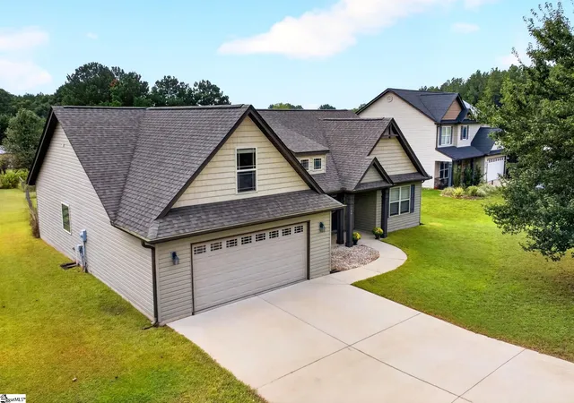 Photo 3 of Single family home for sale at 369 Silver Lake Rd, Duncan, SC 29334 | MLS# 1604848 | Listing updated on 2026-10-06
