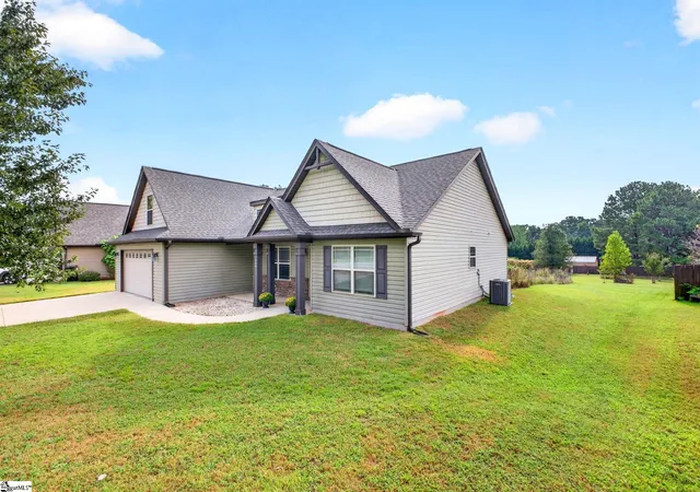Photo 4 of Single family home for sale at 369 Silver Lake Rd, Duncan, SC 29334 | MLS# 1604848 | Listing updated on 2026-10-06