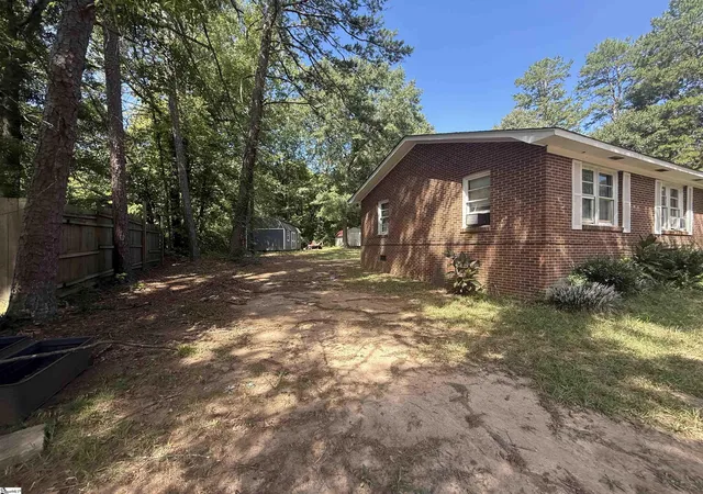 Photo 2 of Sale Pending at 9 E Oak Hl Ct, Piedmont, SC 29673 | MLS# 1602687 | Listing updated on 2026-09-05
