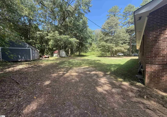 Photo 3 of Sale Pending at 9 E Oak Hl Ct, Piedmont, SC 29673 | MLS# 1602687 | Listing updated on 2026-09-05