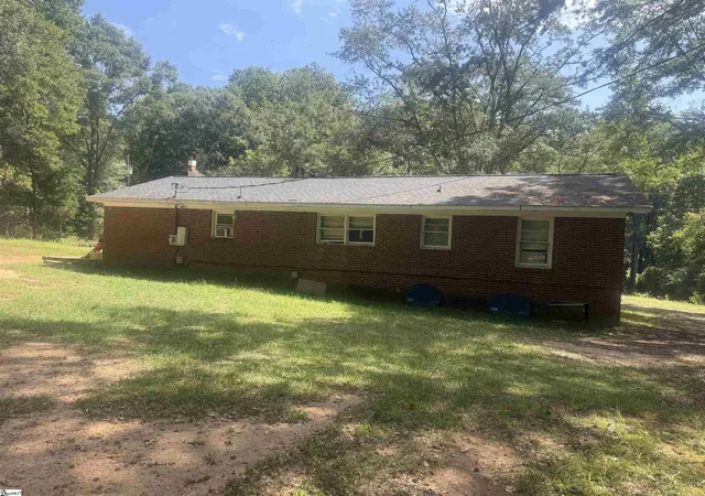 Photo 3 of Sale Pending at 9 E Oak Hl Ct, Piedmont, SC 29673 | MLS# 1602687 | Listing updated on 2026-09-05