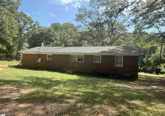 Photo 4 of Sale Pending at 9 E Oak Hl Ct, Piedmont, SC 29673 | MLS# 1602687 | Listing updated on 2026-09-05