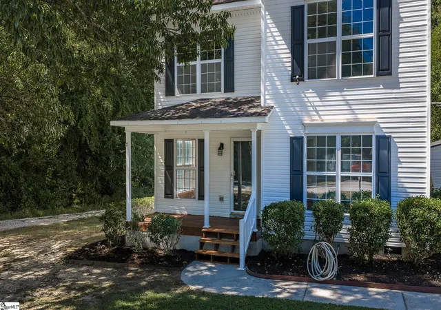 Photo 3 of Sale Pending at 203 Curl Crk Rd, Greenwood, SC 29649 | MLS# 1604530 | Listing updated on 2026-09-29