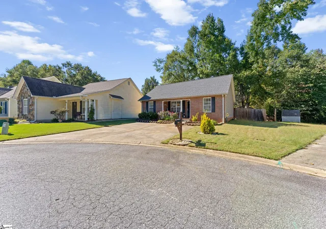 Photo 2 of Single family home for sale at 831 N Gray Beaver Ct, Moore, SC 29369 | MLS# 1606549 | Listing updated on 2026-10-14