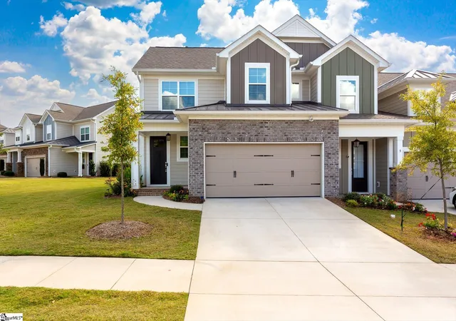 Photo 2 of Townhouse for sale at 3 Hensley Rd, Greenville, SC 29607 | MLS# 1605946 | Listing updated on 2026-10-15