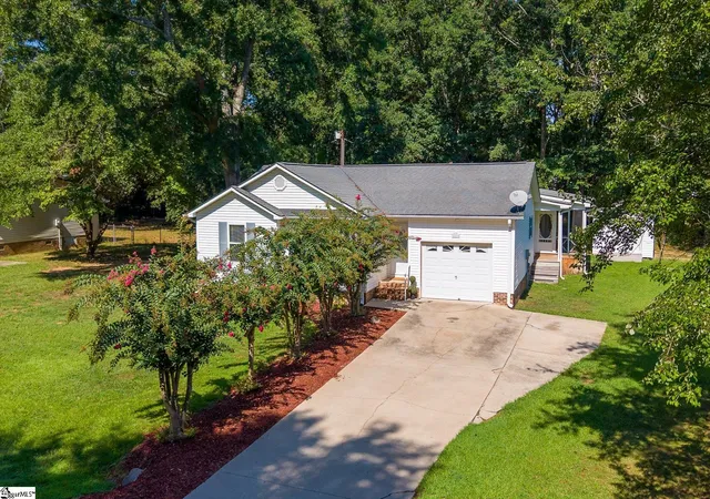 Photo 2 of Single family home for sale at 109 E St, Williamston, SC 29697 | MLS# 1601832 | Listing updated on 2026-09-13
