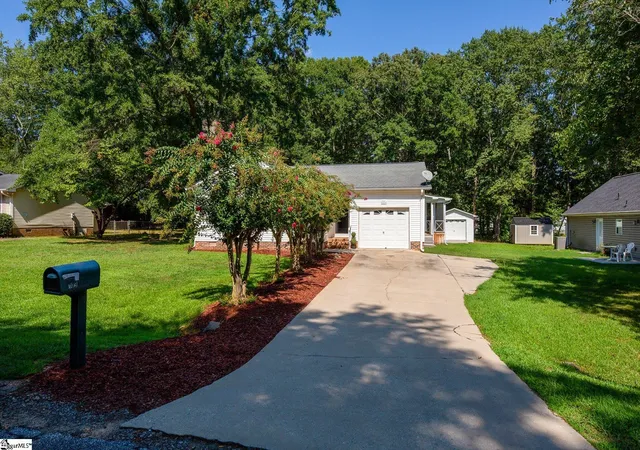 Photo 3 of Single family home for sale at 109 E St, Williamston, SC 29697 | MLS# 1601832 | Listing updated on 2026-09-13
