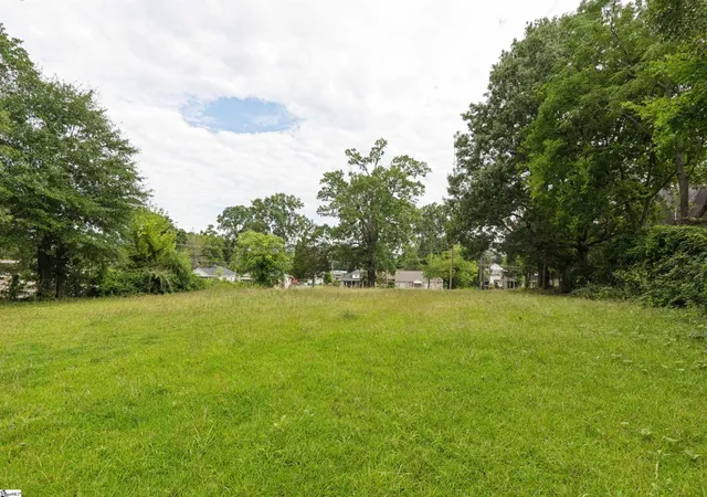 Photo 3 of House for sale at 844 Cambridge Ave, Greenwood, SC 29646 | MLS# 1599628 | Listing updated on 2026-09-03