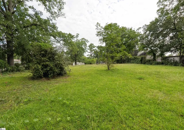 Photo 4 of House for sale at 844 Cambridge Ave, Greenwood, SC 29646 | MLS# 1599628 | Listing updated on 2026-09-03