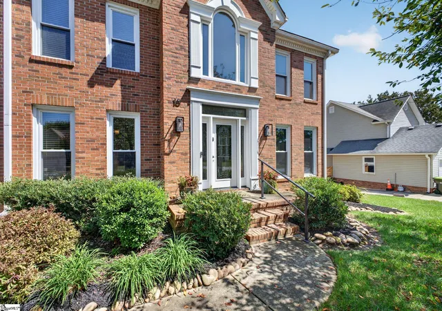 Photo 2 of Single family home for sale at 18 Middlecreek Way, Greenville, SC 29607 | MLS# 1604646 | Listing updated on 2026-09-30