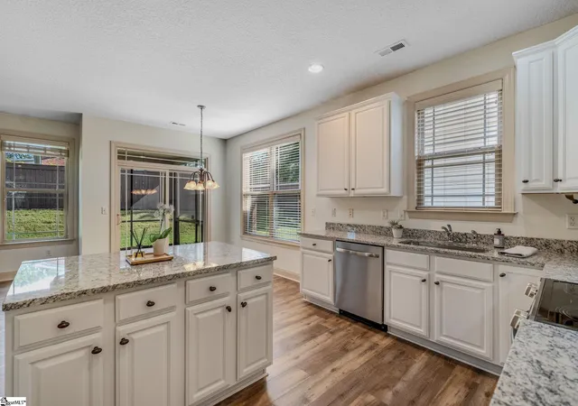 Photo 3 of Single family home for sale at 6 Dolerite Dr, Taylors, SC 29687 | MLS# 1605085 | Listing updated on 2026-10-23