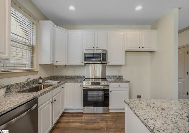 Photo 4 of Single family home for sale at 6 Dolerite Dr, Taylors, SC 29687 | MLS# 1605085 | Listing updated on 2026-10-23