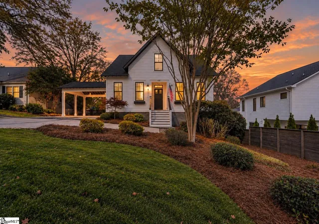 Photo 1 of Single family home for sale at 425 E Faris Rd, Greenville, SC 29605 | MLS# 1604044 | Listing updated on 2026-09-17