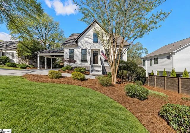 Photo 2 of Single family home for sale at 425 E Faris Rd, Greenville, SC 29605 | MLS# 1604044 | Listing updated on 2026-09-17