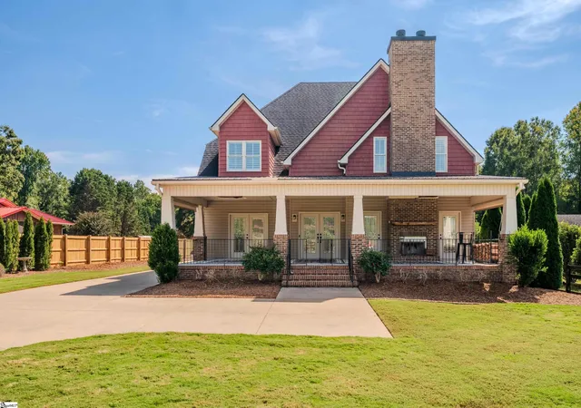 Photo 1 of Single family home for sale at 152 River Bnd Rd, Greenville, SC 29617 | MLS# 1602766 | Listing updated on 2026-10-12