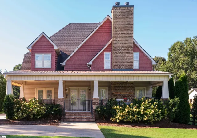 Photo 2 of Single family home for sale at 152 River Bnd Rd, Greenville, SC 29617 | MLS# 1602766 | Listing updated on 2026-10-12