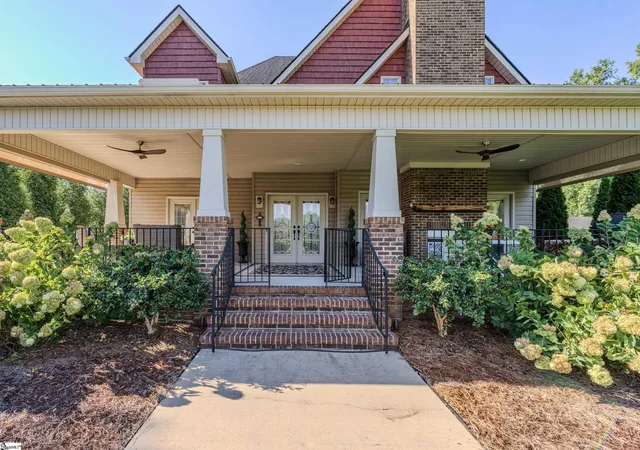 Photo 3 of Single family home for sale at 152 River Bnd Rd, Greenville, SC 29617 | MLS# 1602766 | Listing updated on 2026-10-12