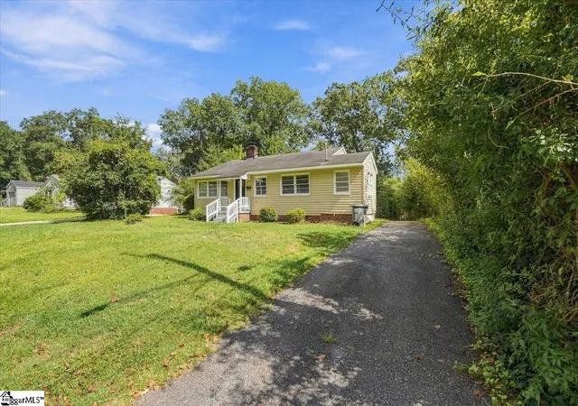 Photo 2 of Single family home for sale at 101 Arlo Ct, Spartanburg, SC 29306 | MLS# 1603874 | Listing updated on 2026-10-02