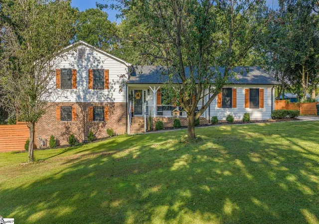 Photo 2 of Single family home for sale at 104 Galerie Dr, Easley, SC 29642 | MLS# 1602867 | Listing updated on 2026-09-08