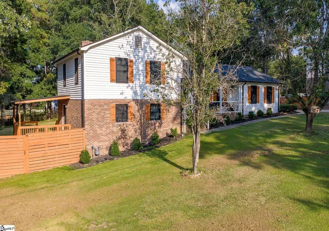 Photo 3 of Single family home for sale at 104 Galerie Dr, Easley, SC 29642 | MLS# 1602867 | Listing updated on 2026-09-08
