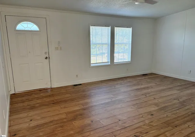 Photo 3 of Manufactured home for sale at 9 Sarah Ct, Simpsonville, SC 29680 | MLS# 1603067 | Listing updated on 2026-09-13