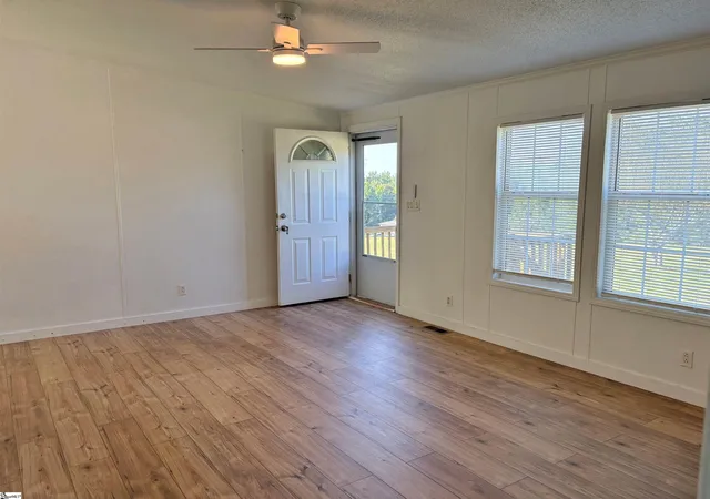Photo 3 of Manufactured home for sale at 9 Sarah Ct, Simpsonville, SC 29680 | MLS# 1603067 | Listing updated on 2026-09-13