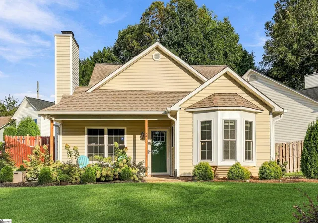Photo 1 of Single family home for sale at 2 Pecan Grv Ct, Travelers Rest, SC 29690 | MLS# 1604589 | Listing updated on 2026-10-19