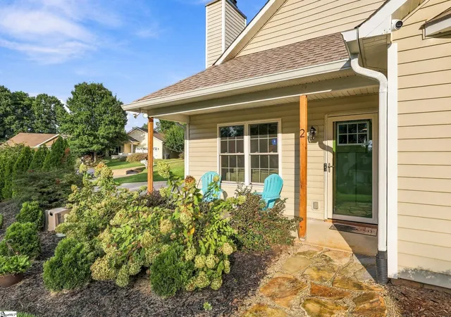 Photo 2 of Single family home for sale at 2 Pecan Grv Ct, Travelers Rest, SC 29690 | MLS# 1604589 | Listing updated on 2026-10-19