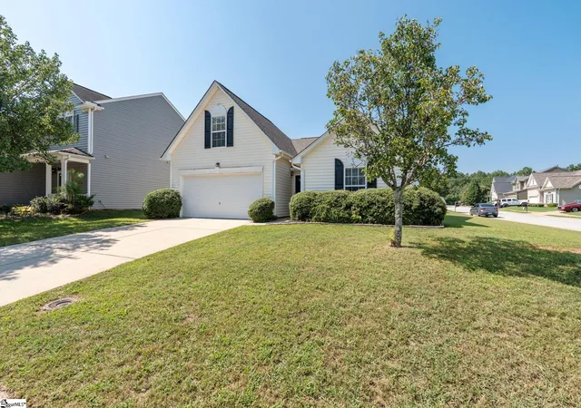 Photo 2 of Single family home for sale at 100 Becket Ct, Greenville, SC 29605 | MLS# 1603283 | Listing updated on 2026-09-09