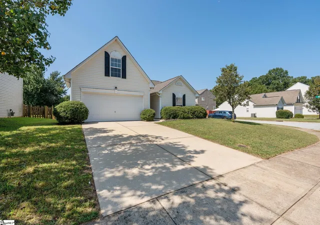 Photo 3 of Single family home for sale at 100 Becket Ct, Greenville, SC 29605 | MLS# 1603283 | Listing updated on 2026-09-09