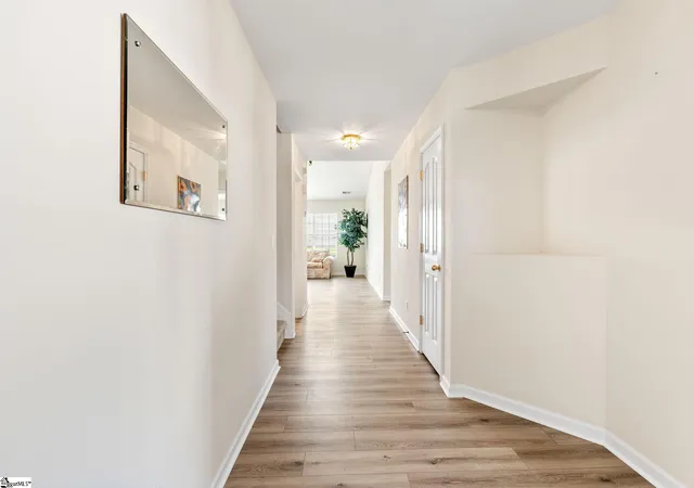 Photo 4 of Single family home for sale at 100 Becket Ct, Greenville, SC 29605 | MLS# 1603283 | Listing updated on 2026-09-09