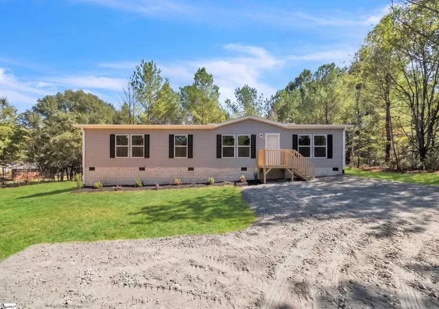 Photo 2 of Manufactured home for sale at 1100 Cherokee Cir, Anderson, SC 29625 | MLS# 1606218 | Listing updated on 2026-10-16