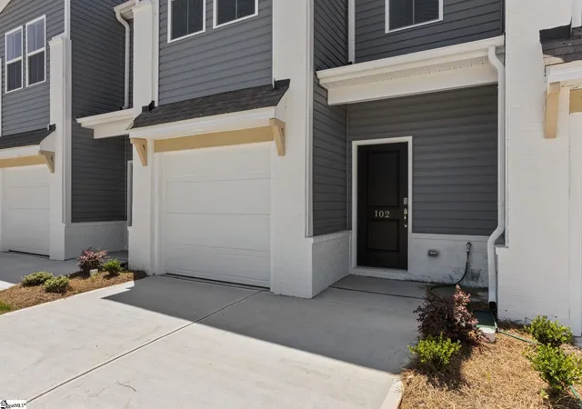 Photo 3 of Townhouse for sale at 102 Derwent Trl, Greenville, SC 29605 | MLS# 1603073 | Listing updated on 2026-09-14