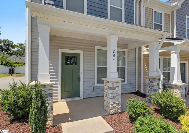 Photo 2 of Townhouse for sale at 284 E Hayne St, Woodruff, SC 29388 | MLS# 1604507 | Listing updated on 2026-09-23