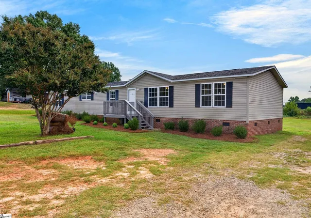 Photo 2 of Manufactured home for sale at 3717 Pennington Rd, Greer, SC 29651 | MLS# 1606462 | Listing updated on 2026-10-13