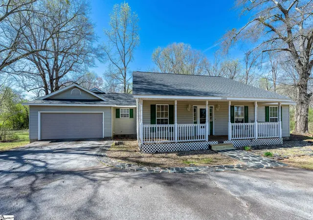 Photo 1 of Single family home for sale at 2883 N Highway 101, Greer, SC 29651 | MLS# 1603038 | Listing updated on 2026-09-08