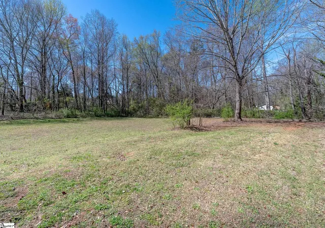Photo 3 of Single family home for sale at 2883 N Highway 101, Greer, SC 29651 | MLS# 1603038 | Listing updated on 2026-10-12