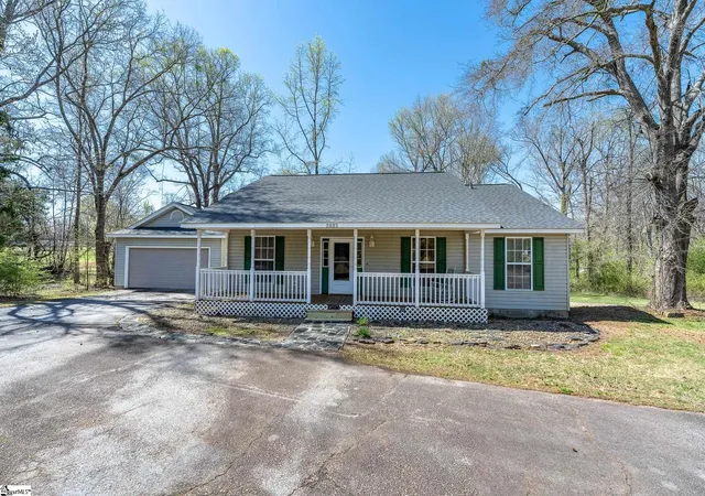 Photo 2 of Single family home for sale at 2883 N Highway 101, Greer, SC 29651 | MLS# 1603038 | Listing updated on 2026-09-08