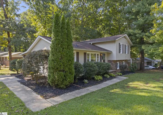 Photo 2 of Single family home for sale at 102 Branchview Ct, Simpsonville, SC 29680 | MLS# 1604759 | Listing updated on 2026-10-14