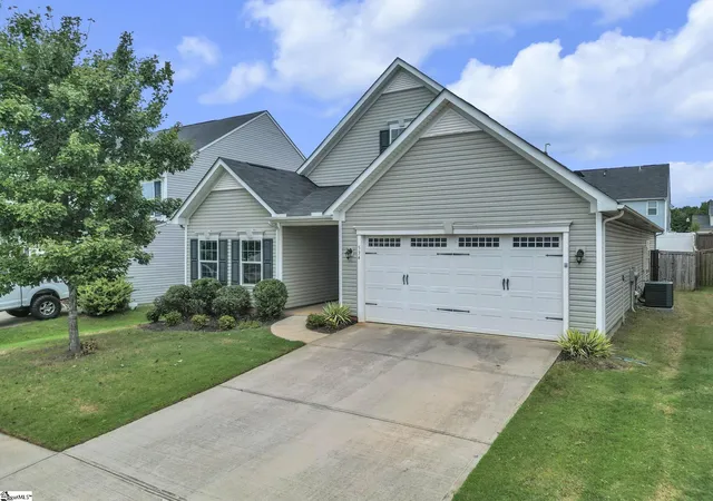 Photo 3 of Single family home for sale at 534 Bucklebury Rd, Greer, SC 29651 | MLS# 1604857 | Listing updated on 2026-09-25