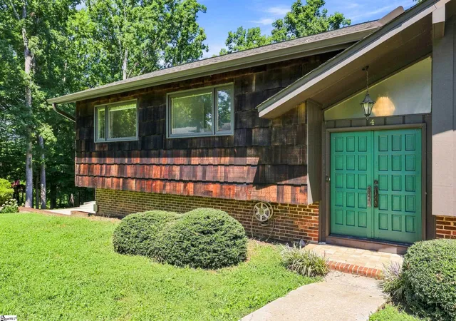 Photo 2 of Sale Pending at 4 Riverview Dr, Greenville, SC 29611 | MLS# 1602790 | Listing updated on 2026-10-22