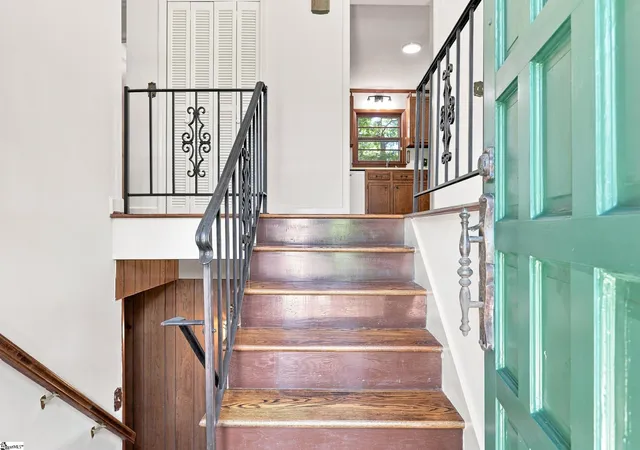Photo 3 of Sale Pending at 4 Riverview Dr, Greenville, SC 29611 | MLS# 1602790 | Listing updated on 2026-10-22