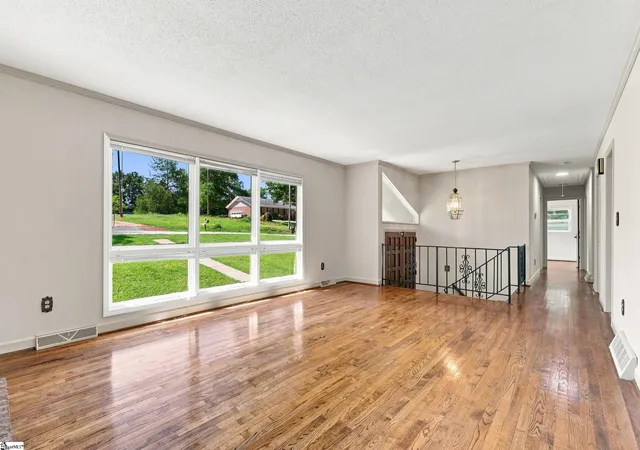 Photo 4 of Sale Pending at 4 Riverview Dr, Greenville, SC 29611 | MLS# 1602790 | Listing updated on 2026-10-22
