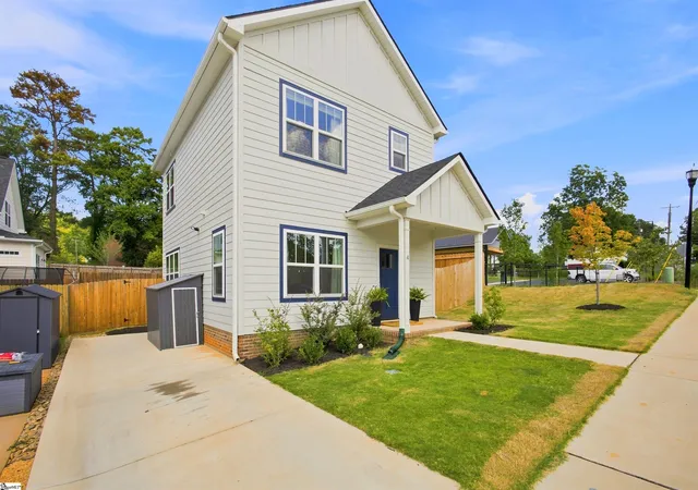 Photo 2 of Single family home for sale at 4 Adam Walker Dr, Greenville, SC 29607 | MLS# 1602738 | Listing updated on 2026-09-03