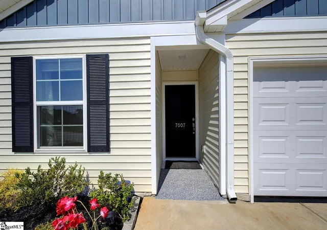Photo 2 of Single family home for sale at 7007 Wingate Dr, Inman, SC 29349 | MLS# 1605058 | Listing updated on 2026-09-28
