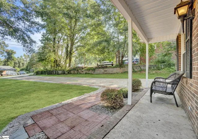 Photo 3 of Single family home for sale at 19 Stevenson Ln, Greenville, SC 29611 | MLS# 1603132 | Listing updated on 2026-09-08