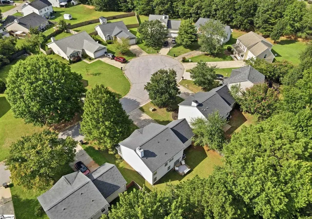 Photo 2 of Single family home for sale at 32 Argyle Ct, Simpsonville, SC 29681 | MLS# 1605179 | Listing updated on 2026-10-20